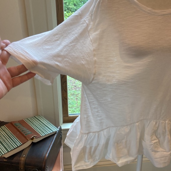 AKEMI + Kin White Ruffle Short
Sleeve Blouse  Medium - Picture 3 of 7